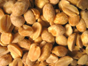 Roasted peanuts as snack food